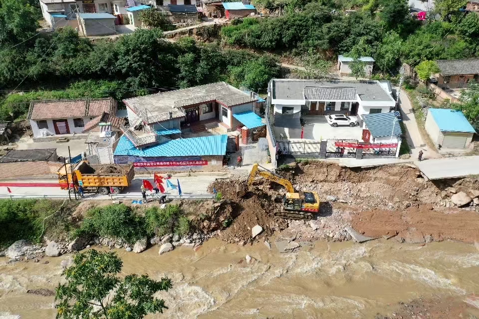 甘肅黃龍項目搶險一線(xiàn)(徐丹攝).jpg 甘肅黃龍項目搶險一線(xiàn)(徐丹攝).jpg